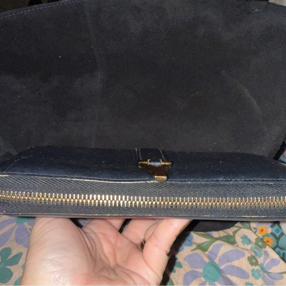 Saint Laurent Y-Ligne leather clutch in black with gold hardware  Pretty! - Picture 3 of 12